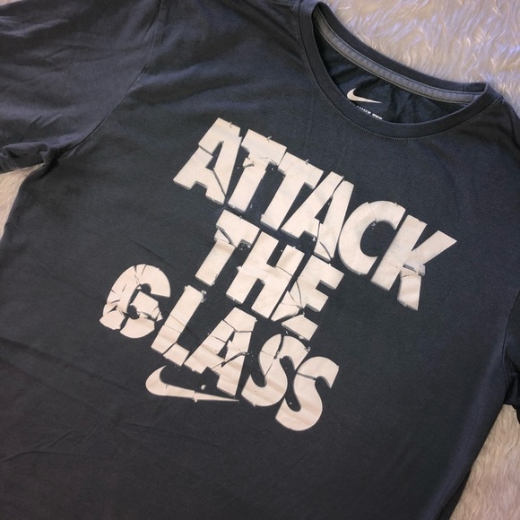 Nike Tee - Picture 2 of 4